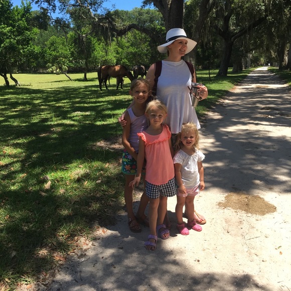 Meet your Posher, Bobby & Therese - Picture 2 of 5